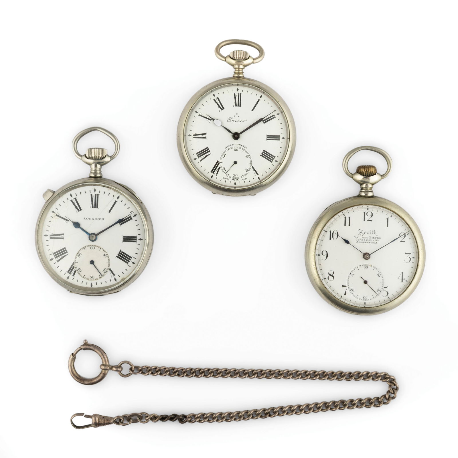 LOTTO DI 3 OROLOGI FERROVIARI, FS, LONGINES, PERSEO,: ZENITH, CIRCA 1900 lotto composto da tre orologi ferroviari firmati FS. Il primo Perseo, con catena è marcato FS, diametro 51 mm; il secondo firmato Longines, FS 39147 con piombatura; il terzo Ze