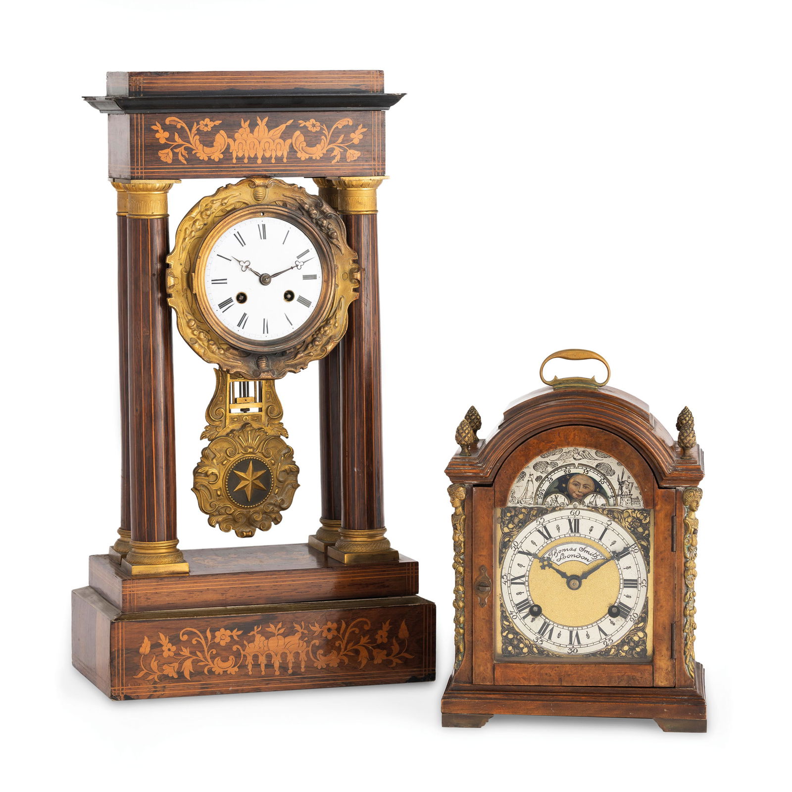 LOTTO COMPOSTO DA DUE OROLOGI A PENDOLO, FRANCIA -: GERMANIA 1840-1960 CIRCA lotto composto da due orologi a pendolo con casse in legno, uno con struttura a portico, pendolo compensato, movimento 15 gg di carica con suoneria ore e mezze su campana; il