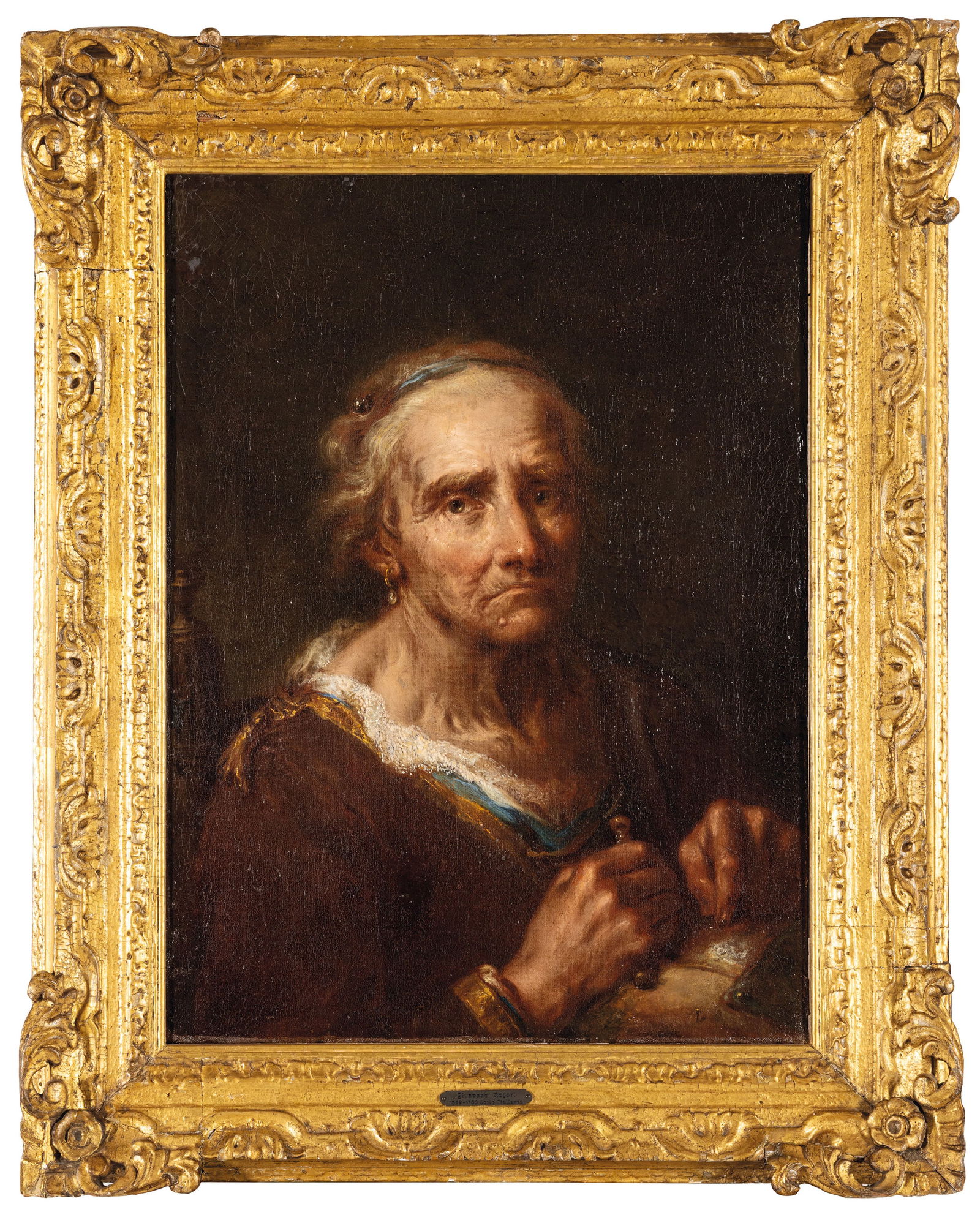 GIUSEPPE NOGARI: (Venezia, 1699 - 1763) Ritratto di una vecchia donna che cuce Olio su tela, cm 60,5X45,5 Inscritto sul verso, SOI FARINELLO Provenienza: Collezione Carlo Maria Broschi alias Farinelli o Farinello (com
