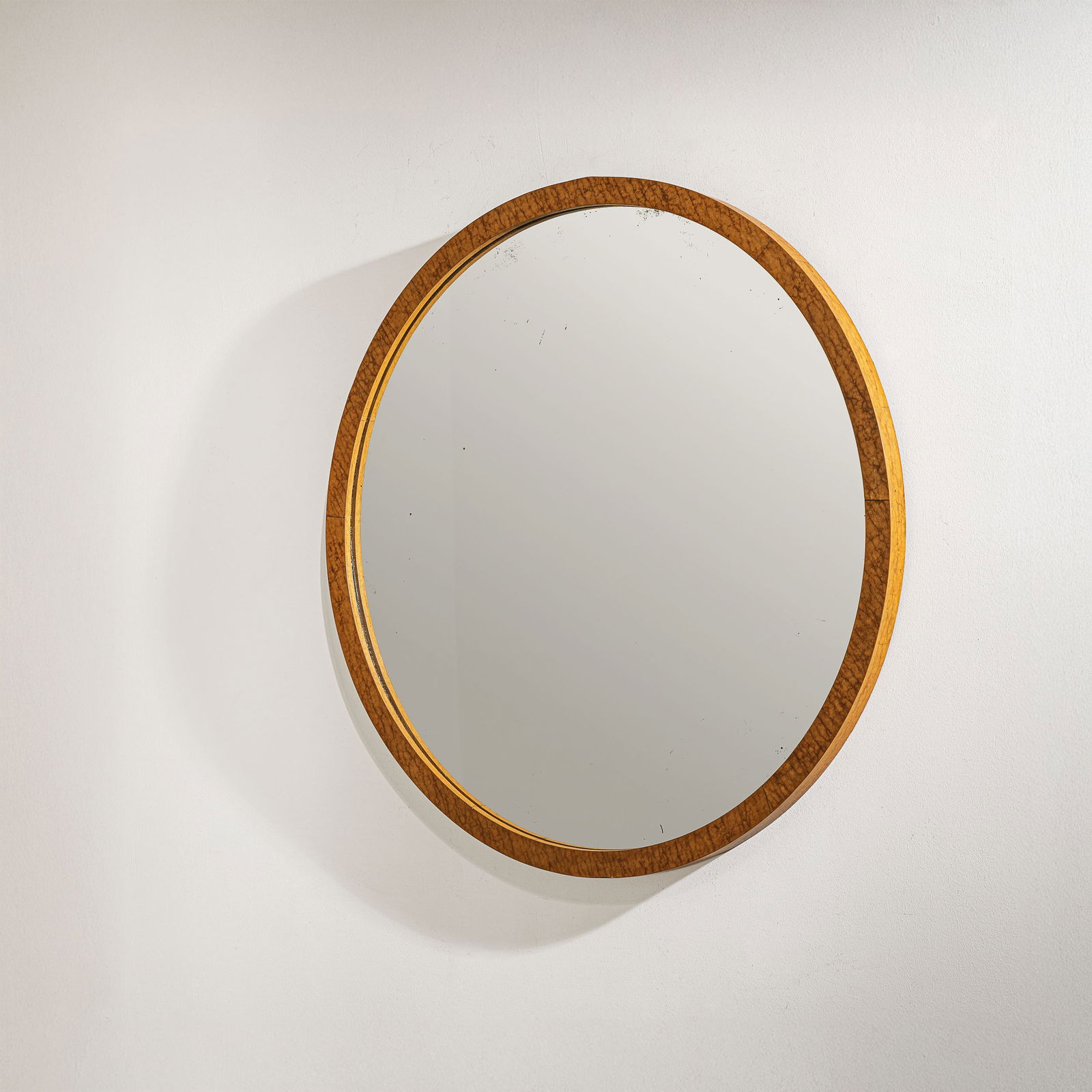 GIUSEPPE PAGANO POGATSCHING, GINO LEVI MONTALCINI: Specchio. Cristallo specchiato, legno lamellare di abete, Buxus, legno di rovere. Produzione F.I.P. Torino , 1929 ca. Timbro del produttore sul retro. cm 94x4 A MIRROR BY G. PAGANO & R. L. MONTALCINI