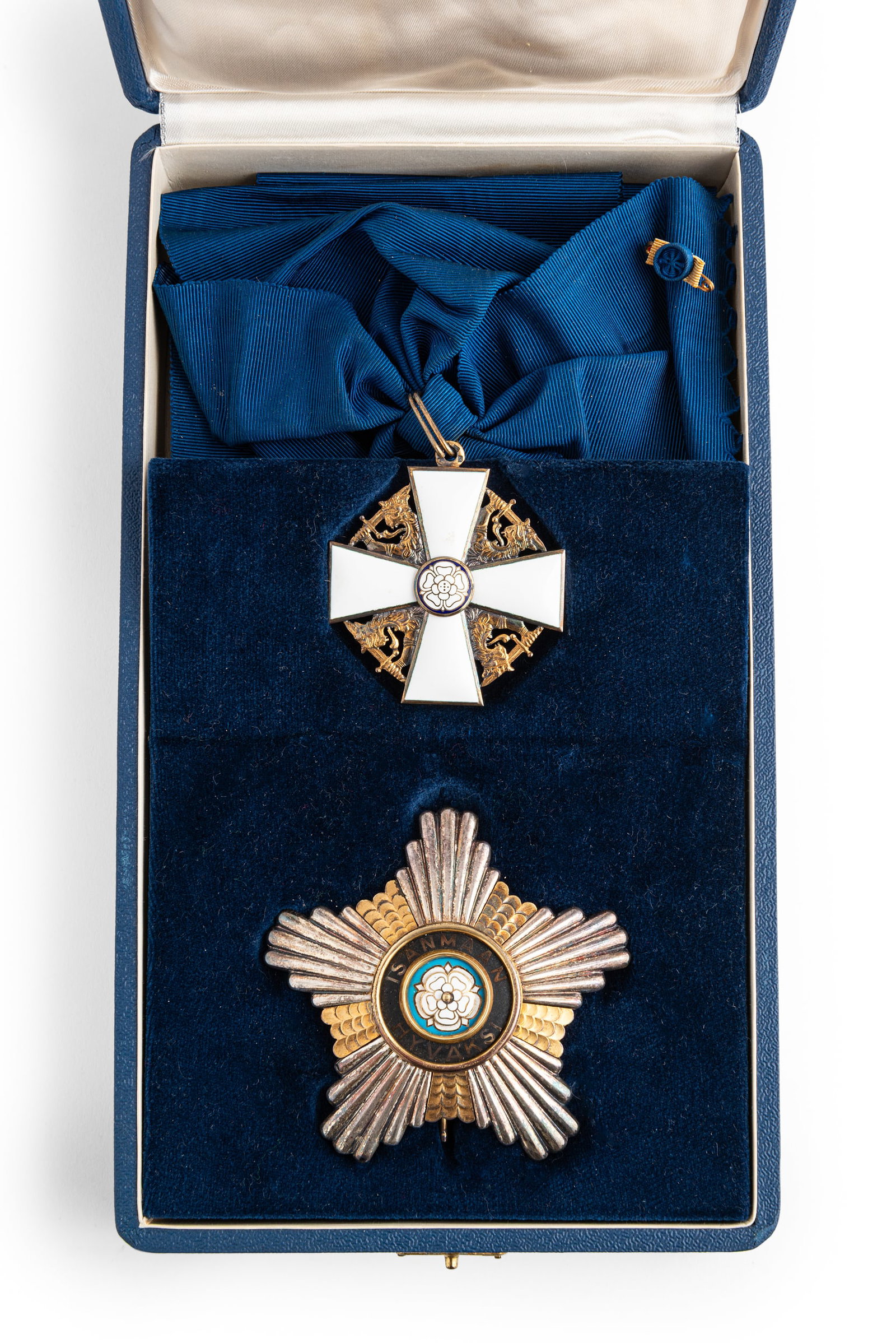 LOTTO COMPOSTO DA ONORIFICENZE VARIE PROVENIENTI DA (1 of 2)