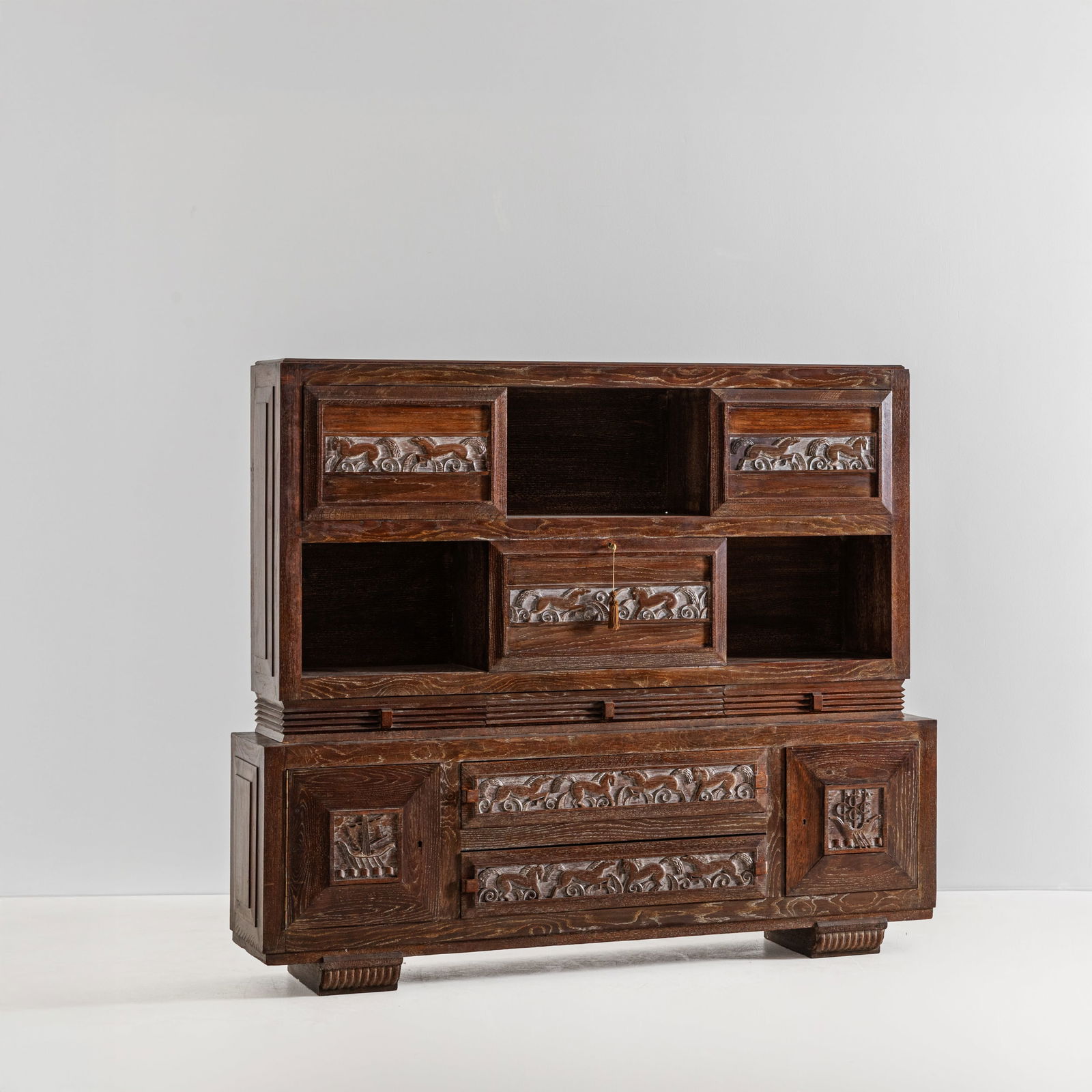 PIERLUIGI COLLI: Credenza. Legno di rovere e castagno tinti e cereusè. Esecuzione Colli Torino, anni '30. cm 154,5x179x36 A SIDEBOARD BY P. COLLI I. de Guttry, M. P. Masino, Il mobile italiano degli anni '40 ;