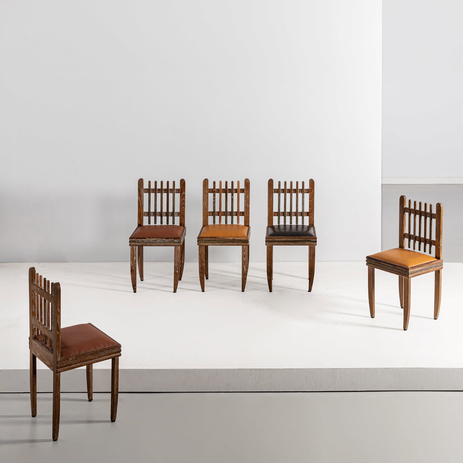 ITALO GAMBERINI (ATTRIB. A ): 5 sedie. Legno di castagno cereusé, cuoio, metallo. Provenienza Villa F., Pietrasanta fine anni '30. cm 90x44x40 FIVE CHAIRS ATTRIBUTED TO I. GAMBERINI Cfr.: Un arredamento di Gamberini, Stile, l