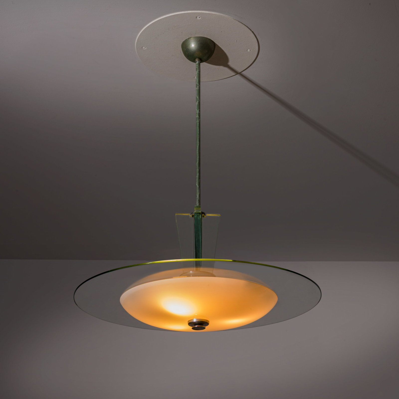 GIO PONTI: Lampada a sospensione. Ottone cromato, alluminio verniciato, vetro opalino diffusore, cristallo molato. Produzione Fontana Arte, anni '40. Perizia Gio Ponti Archives. cm 108x70 A CEILING LAMP BY G. PO