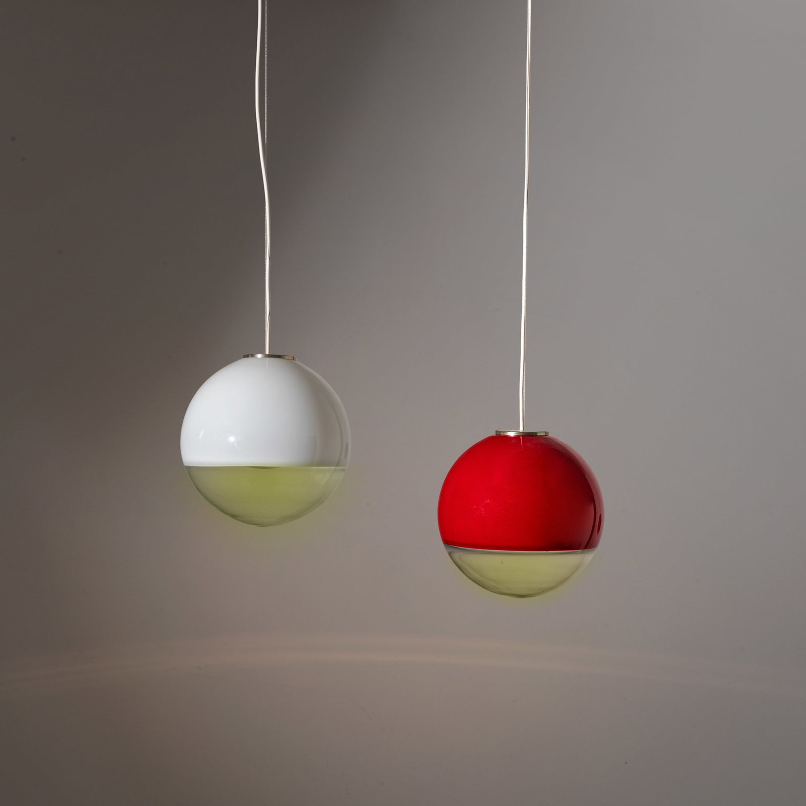 CARLO NASON (ATTRIB. A): Due lampade a sospensione. Metallo nichelato, vetro colorato e lattimo ad incalmo con vetro trasparente. Italia 1970 ca. Diffusore cm 30x32 ca. TWO PENDANT LAMPS ATTRIBUTED TO C. NASON Cfr.: R.