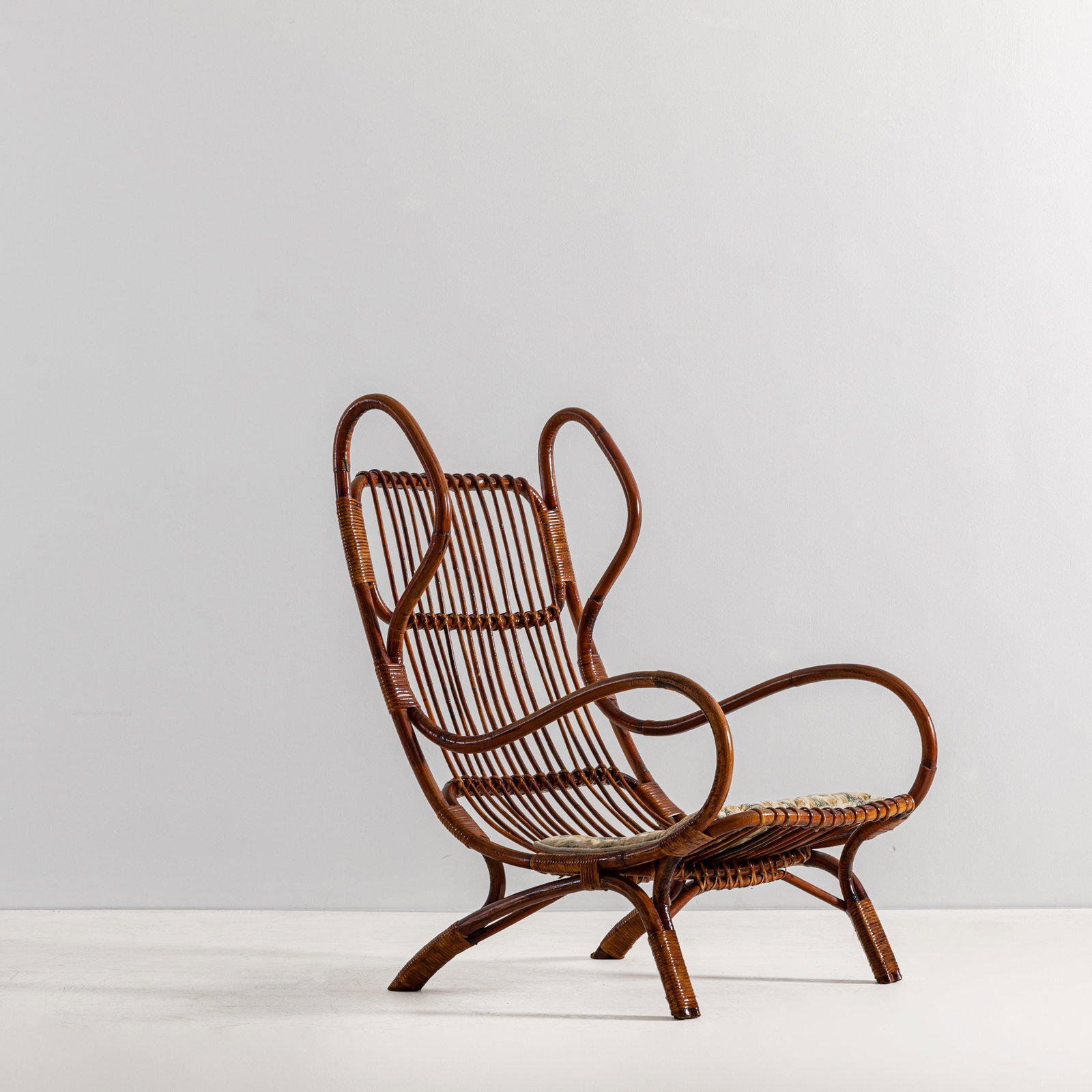 GIO PONTI: Poltrona mod. Continuum. Canna d'India. Italia 1960 ca. cm 99x60x85 ca. AN ARMCHAIR BY G. PONTI Domus n. 911, febbraio 2008, p. 133, 141; G. Gramigna, Repertorio del design italiano 1950/2000 per