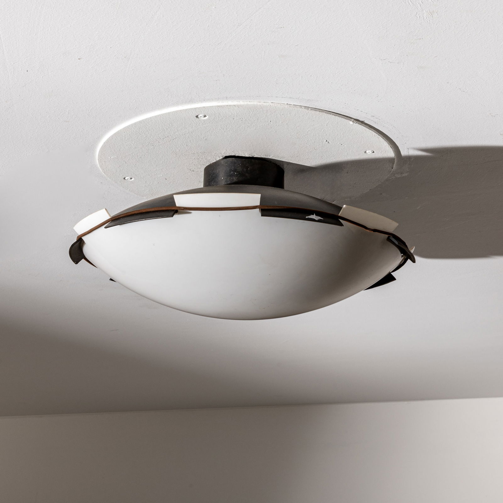 ICO & LUISA PARISI: Lampada a plafone. Plexiglass opalino e colorato. Produzione Terraneo anni '60. cm 18x45 A CEILING LMAP BY I & L. PARISI G. Gramigna, Repertorio del design italiano 1950-1980, Mondadori, 1985, p.