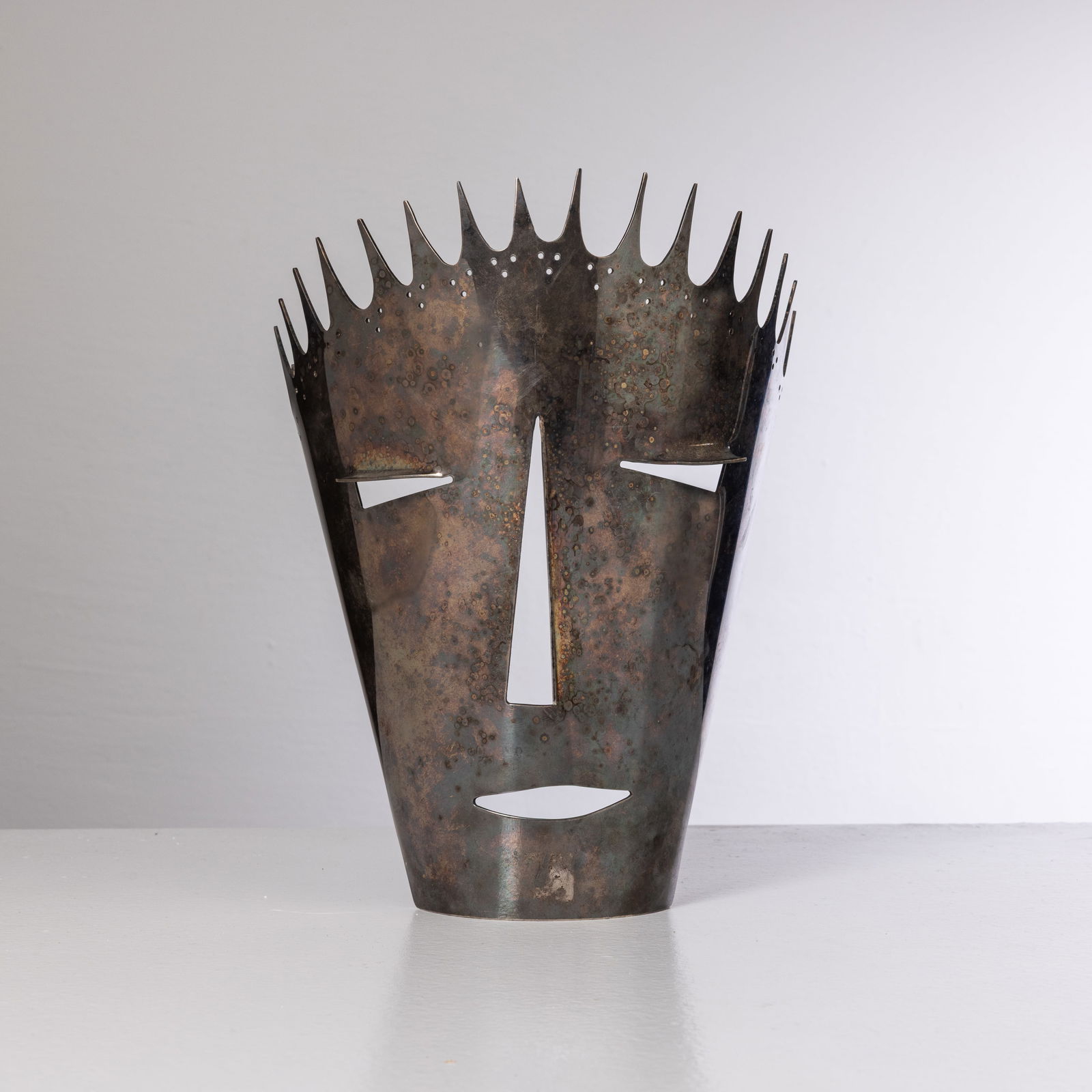 GIO PONTI: Il Diavolo. Scultura. Metallo argentato. Edizione Sabatini, 1978 ca. Marchio Impresso. 27,5 x 20,5 x 14,5 cm A SCULPTURE BY G. PONTI Ugo La Pietra, Gio Ponti, L'Arte Si innamora Dell'Industria, Rizzol