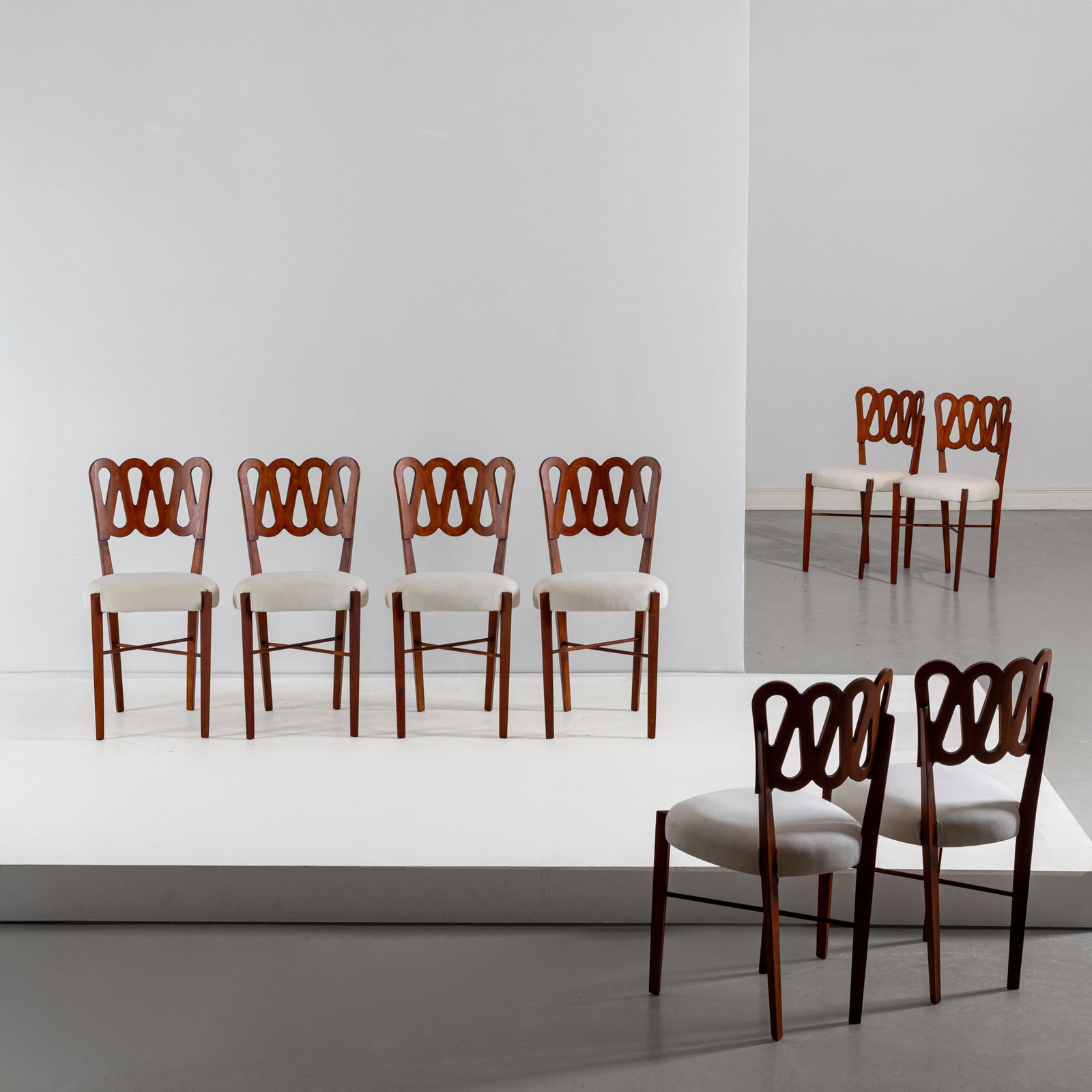 GIO PONTI: Sei sedie mod. 969. Legno laccato, tessuto imbottito. Produzione Montina, anni '80. cm 83x43x45 SIX CHAIRS BY G. PONTI Buone condizioni generali. Piccole righe, leggeri graffi, normali segni di