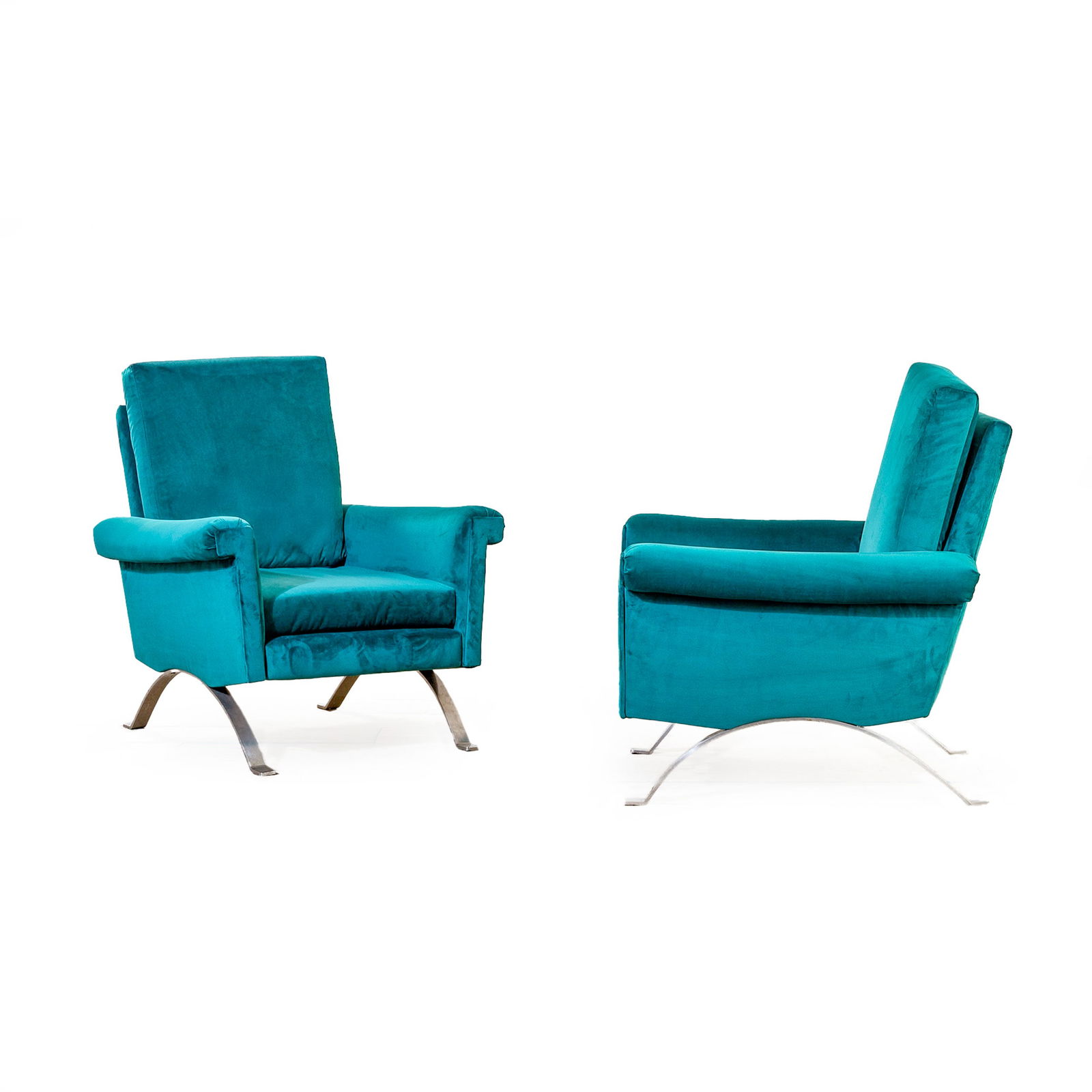 ICO PARISI: Coppia di poltrone mod. 875. Acciaio satinato, tessuto imbottito. Produzione Cassina anni '60. cm 91x75x82 A PAIR OF ARMCHAIRS BY I. PARISI G. Bosoni, Made in Cassina, Skira, 2008, p.178; R.