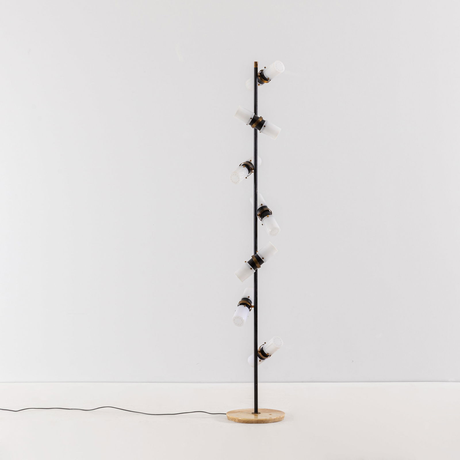 ANGELO BROTTO (ATTRIB. A): Lampada da terra. Marmo, metallo verniciato, perspex opalino, ottone. Produzione Esperia Poggibonsi, anni '60. cm 187x32x32 A FLOOR LAMP ATTRIBUTED TO A. BROTTO Buone condizioni generali. Piccole righ
