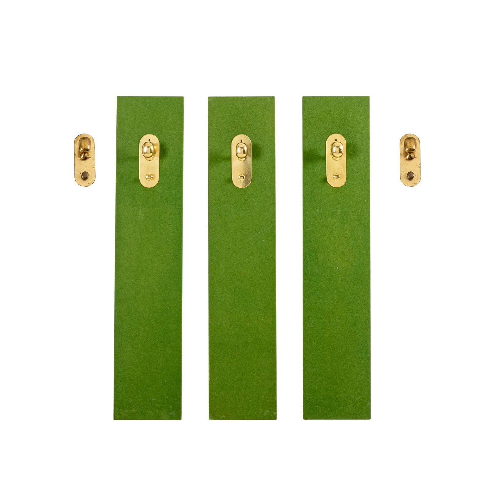 LUIGI CACCIA DOMINIONI: Cinque appendiabiti. Ottone. Produzione Azucena, anni '50. cm 120x25 FIVE COAT HANGERS BY L. CACCIA DOMINIONI Buone condizioni generali. Piccole righe, leggeri graffi, normali segni di usura.