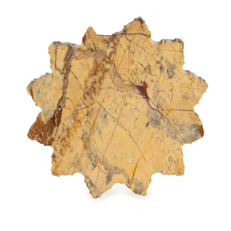 PLACCA A STELLA IN MARMO GIALLO ANTICO, XVIII SECOLO: il bordo frastagliato e modanato a più ordini, completa di staffa in metallo per fissaggio a muro; difetti, graffi, sbeccature e alcune mancanze Cm 34X7 A YELLOW MARBLE PLAQUE, 18TH CENTURY;