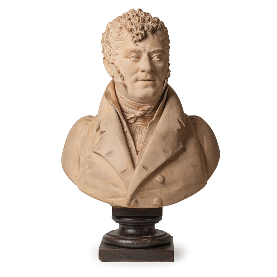 SCULTORE FRANCESE DEL XVIII-XIX SECOLO: (ambito di Joseph Chinard ?, Lione, 1756 ; 1813) Busto di nobiluomo con cammeo al petto raffigurante Minerva Terracotta e base in legno ebanizzato Difetti, minori sbeccature e graffi, tracce di sporco