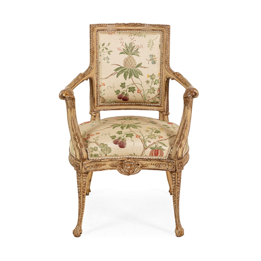 COPPIA DI POLTRONE IN LEGNO LACCATO E ARGENTATO, (1 of 3)