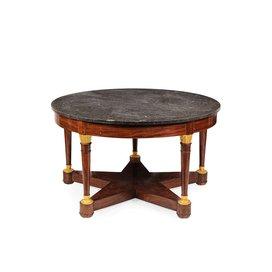 TAVOLO DA CENTRO IMPIALLACCIATO IN PIUMA DI MOGANO, (1 of 4)