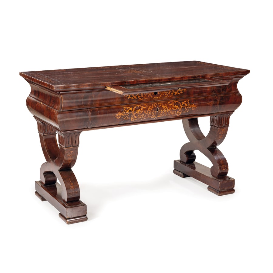 SCRITTOIO DA CENTRO IMPIALLACCIATO IN PIUMA DI MOGANO, (1 of 2)