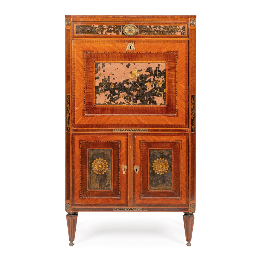 SECRETAIRE IMPIALLACCIATO IN LEGNI VARI, XIX SECOLO: decoro a riserve geometriche e inserti a finta lacca orientale e decoro floreale, scarabattolo interno, il piano scrittoio in similpelle; difetti, rotture e mancanze nell'impiallacciatura e nella lacc