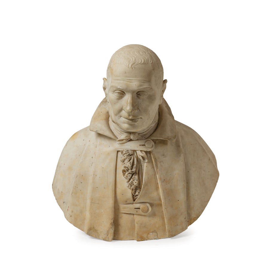 SCULTORE DEL XIX SECOLO: Busto virile con mantella Difetti, alcune sbeccature e mancanze, macchie e tracce di sporco, restauro nel retro del collo della giacca Cm 58X55X29 A SCULPTURE, 19TH CENTURY; DEFECTS, CHIPS AND LOSSES,