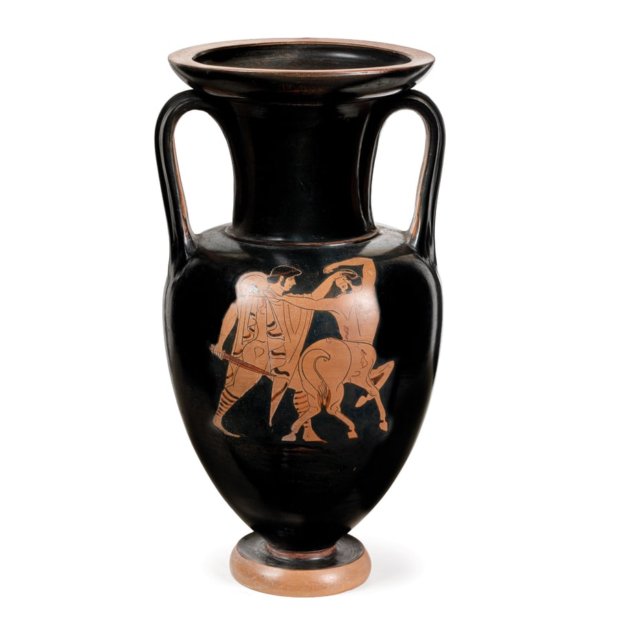 ANFORA IN TERRACOTTA DIPINTA, XX SECOLO: biansata e decorata con figure classiche su fondo nero; minori difetti di cottura, poche sbeccature, graffi Cm 36X19 A TERRACOTTA PAINTED AMPHORA, 20TH CENTURY; MINOR FIRING DEFECTS, FEW CHIPS, SCRATC