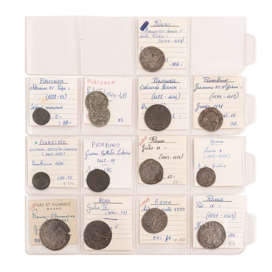ZECCHE ITALIANE. INSIEME DI 26 MONETE PREVALENTEMENTE: PONTIFICIE Sono presenti, fra gli esemplari, monete di Piacenza, Piombino, Roma, Salerno, Sede Vacante 1559 e alcune monete dei Savoia. Lotto di grande interesse per studioso e collezionista, da esami