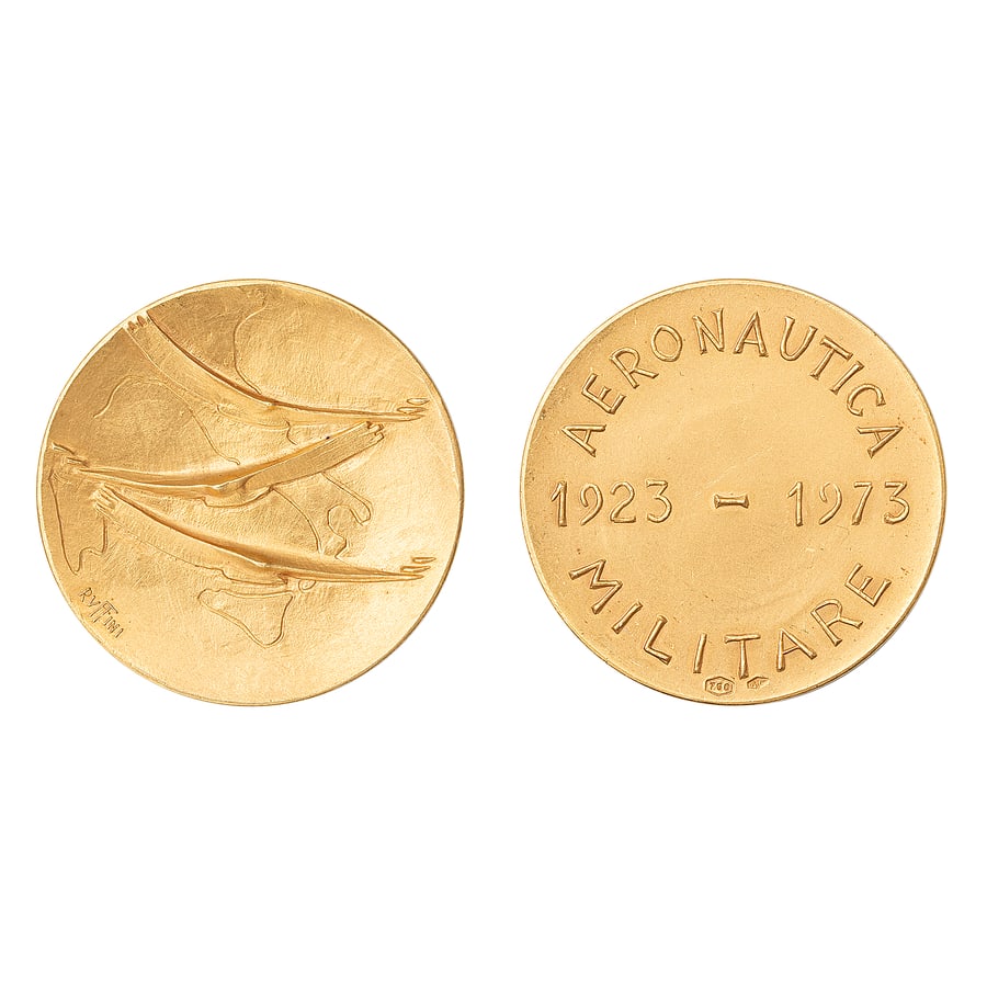 MEDAGLIE ITALIANE. MEDAGLIA IN ORO COMMEMORATIVA DEI: 50 ANNI DELL'AERONAUTICA MILITARE 1923 - 1973 Au 18k. 19,94 gr. 33 mm. Opus: Ruffini Provenienza: Giuseppe Nascia, Milano.