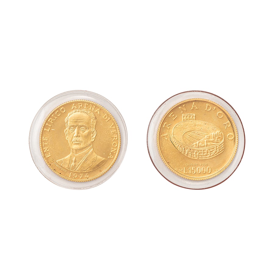 MEDAGLIE E VARIE. ENTE LIRICO ARENA DI VERONA.: PUCCINI. 1974. GETTONI DA 15.000 LIRE IN ORO E 5.000 LIRE IN ARGENTO Au. 14k. circa 3, gr. 20 mm. Ag. circa 15 gr. 33 mm. Provenienza: Giuseppe Nascia, Milano.