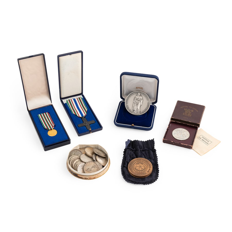 INSIEME DI MONETE, MEDGLIE E DECORAZIONI DI PAESI VARI (1 of 1)