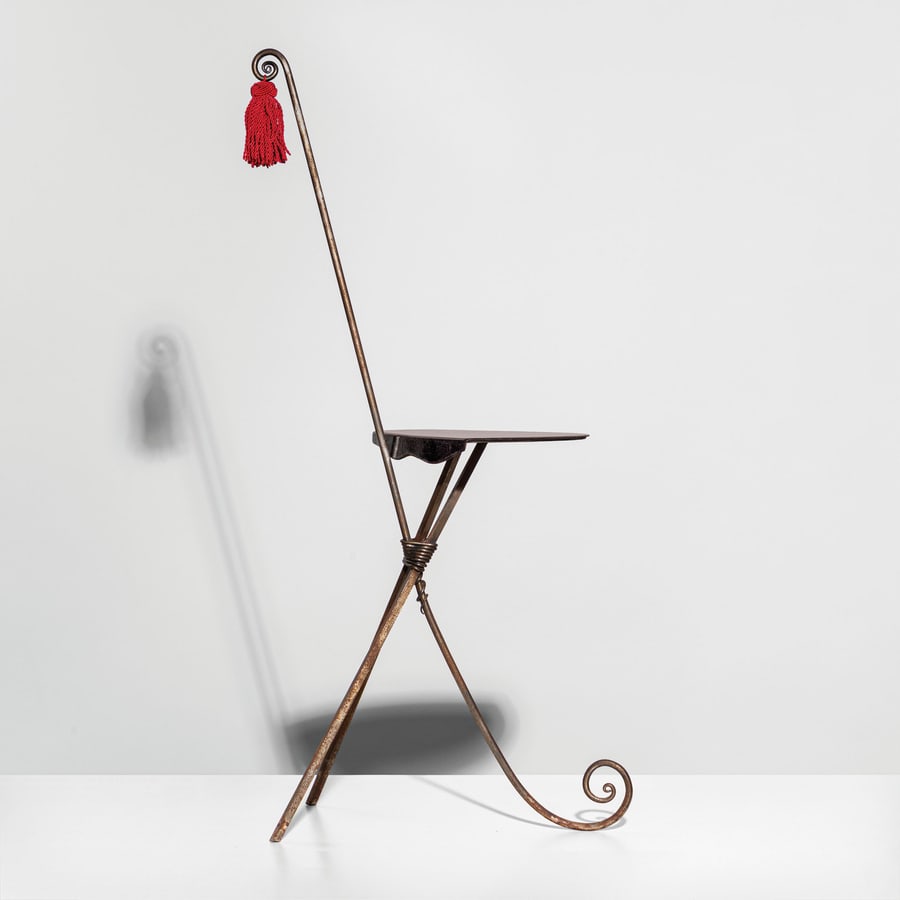 TONI CORDERO: Servomuto mod. Grethel. Prototipo per la collezione Vocabolario Sawaya & Moroni. Acciaio, rame smaltato a gran fuoco, metallo, tessuto. Esecuzione Del Campo et al., Torino, 1991; 1992. cm 98x34x49 ca.