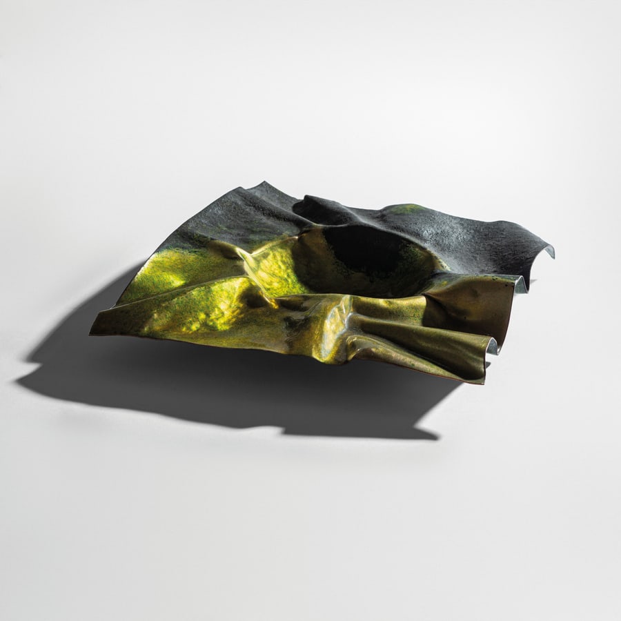 TONI CORDERO: Centrotavola Straset. Rame smaltato a gran fuoco. Esecuzione Del Campo, Torino anni '90. cm 5x37x34 A CENTERPIECE BY T. CORDERO Cfr.: D. Alaimo, Lo Studio Del Campo e lo smalto a gran fuoco a Torino,