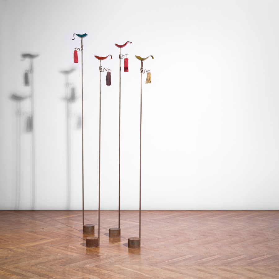 TONI CORDERO: Quattro candelieri da terra mod. Luminotto. Ferro patinato, acciaio, metallo, rame smaltato a gran fuoco. Esecuzione Del Campo et al. Torino, collezione Vocabolario Sawaya & Moroni, Italia, 1992. cm 1