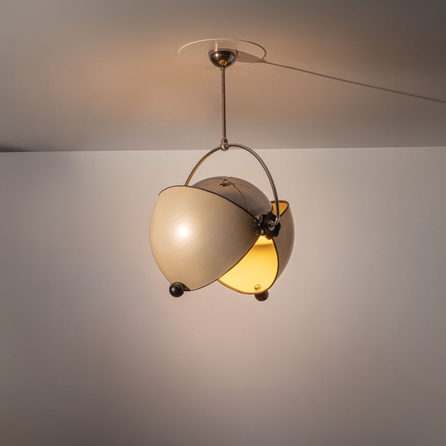SUPERSTUDIO: Lampada a sospensione mod. Olook. Metallo cromato, metacrilato, abs. Produzione Design Center ; Poltronova, 1960 ca. cm 125x75x75 A CEILING LAMP BY SUPERSTUDIO F. Ferrari, N. Ferrari, Luce. Lampade 19