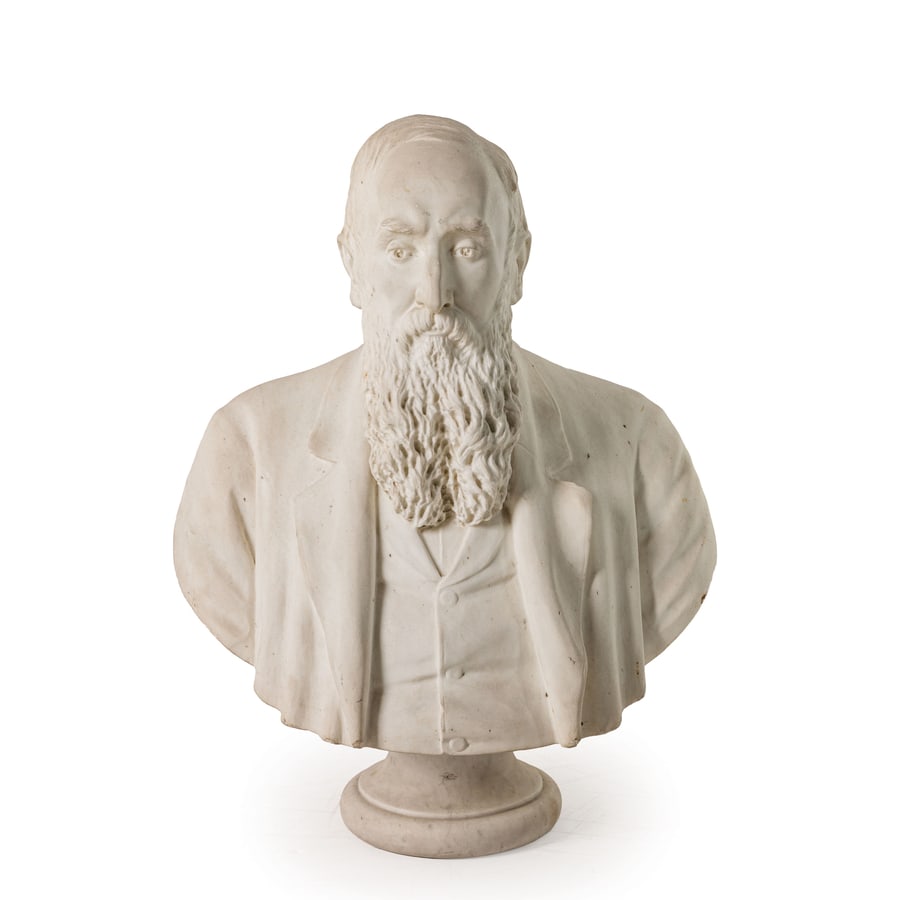 LUIGI SERENO: Vercelli 1860 - 1942 Ritratto del direttore dell'Accademia di Belle Arti di Vercelli, Conte Federico Arborio Mella Firmato L Sereno sul lato Marmo Alt. cm 74 Provenienza: Milano, collezione privata