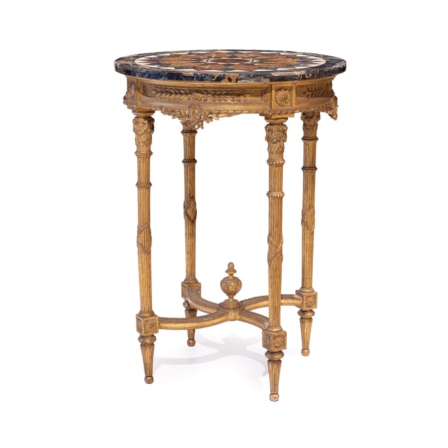 GUERIDON IN LEGNO INTAGLIATO E DORATO, XIX SECOLO: di gusto neoclassico, finemente lavorato con decoro floreale a rilievo e cammei con profili femminili, completo di piano in marmi antichi diversi del XIX secolo a decoro geometrizzante su base in marm
