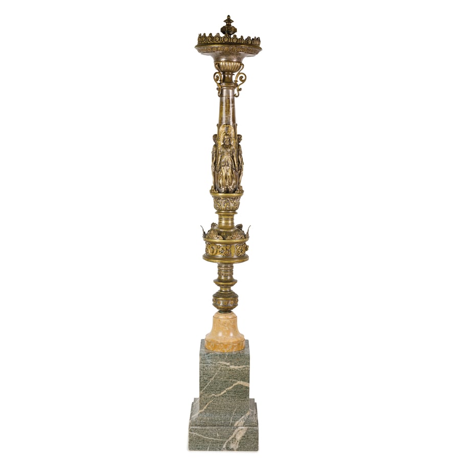 COPPIA DI GRANDI TORCIERI IN BRONZO E METALLO DORATO,: FINE DEL XIX SECOLO in stile eclettico su base a plinto in marmi diversi, fusto tornito più ordini e riccamente ornato da figure alate, tralci naturalistici e palmette stilizzate, teste di cherub