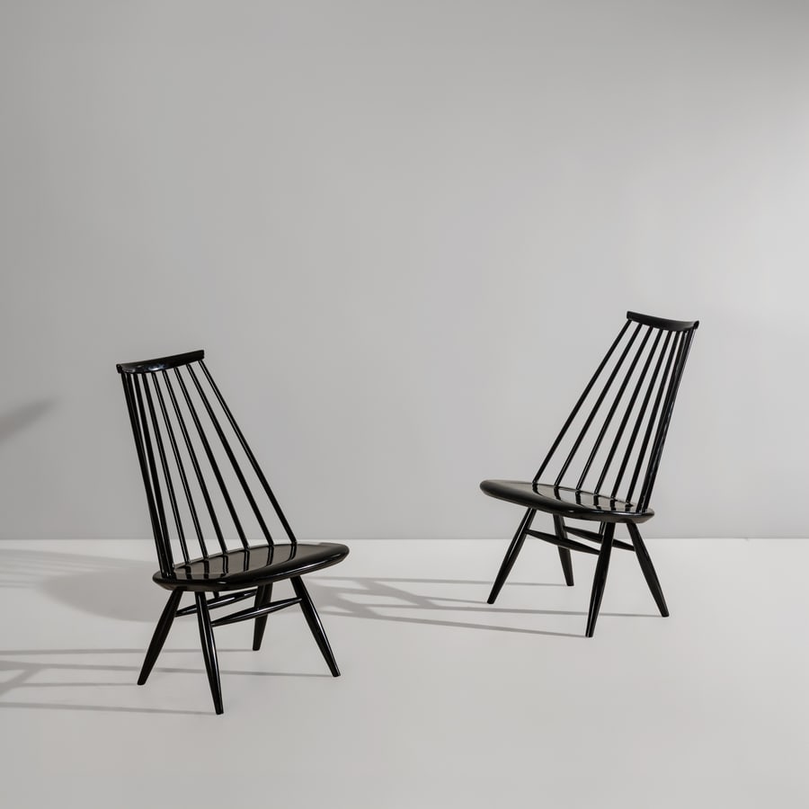 ILMARI TAPIOVAARA: Coppia di lounge chairs mod. Mademoiselle. Legno laccato e tornito. Produzione Edsby Verken, Sweden, 1960 ca. cm 90x65x55 ca A PAIR OF LOUNGE CHAIRS BY I. TAPIOVAARA Buone condizioni generali.