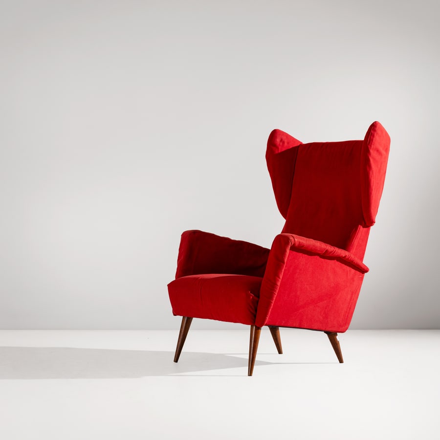 GIO PONTI: Poltrona mod. 820, disegnata in origine per gli arredi dell'Hotel Royal di Napoli. Legno tornito, tessuto imbottito. Produzione Dassi 1956 ca. cm 101x71x87 AN ARMCHAIR BY G. PONTI Cfr.: Domus n. 325,