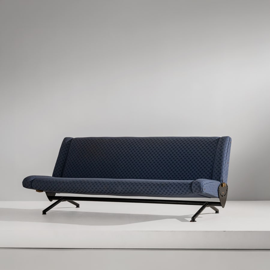 OSVALDO BORSANI: Divano mod. D70. Metallo smaltato, ottone, tessuto imbottito. Produzione Tecno anni '50. Marchio del produttore. Misura variabile, in questa composizione : cm 85x193x104 ca. A SOFA BY O. BORSANI