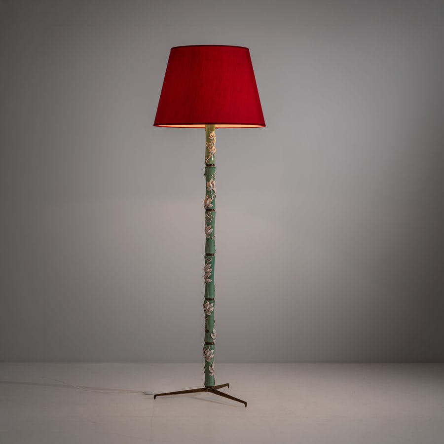 GIOVANNI GARIBOLDI: Lampada da terra. Ottone, ceramica plasmata e invetriata. Italia anni '40. cm 188x55 ca. A FLOOR LAMP BY G. GARIBOLDI Buone condizioni generali. Piccole righe, leggeri graffi, normali segni di usura.