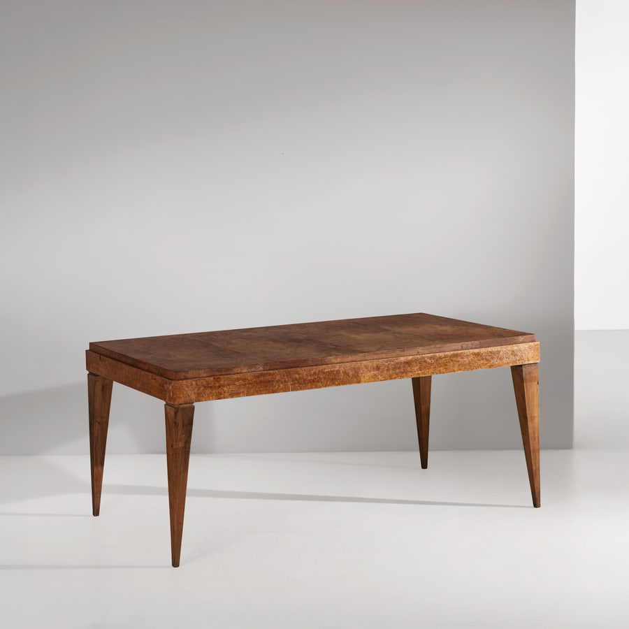 EMILIO LANCIA ( ATTRIB.A): Tavolo neoclassico. legno di noce massello con parti dorate, legno di abete lastronato in radica di thuja. Italia 1930 ca. cm 80x182x92 A NEOCLASSICAL DINING TABLE ATTRIBUTED TO E. LANCIA Buone