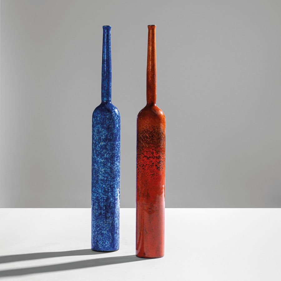 STUDIO DEL CAMPO: Due bottiglie. Modello presentato alla XI Triennale di Milano del 1957. Rame smaltato a gran fuoco. Torino, 1957 ca. Firma impressa sotto la base di una. cm 48x6; cm 49x6 TWO BOTTLES BY STUDIO DEL