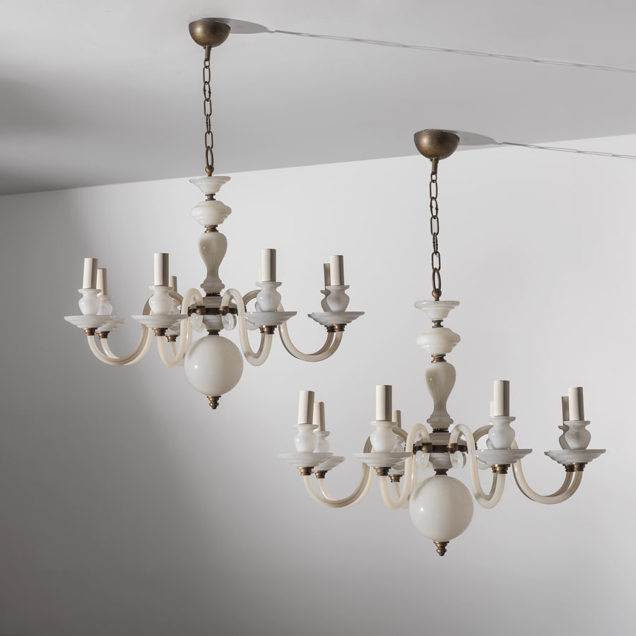 SEGUSO: Due lampade a sospensione. Metallo, ottone, vetro lattimo soffiato con parti acidate. Italia, anni '50. cm 92x72 TWO CEILING LAMPS BY SEGUSO Condizioni generali molto buone. Righe, segni di usura. Lie