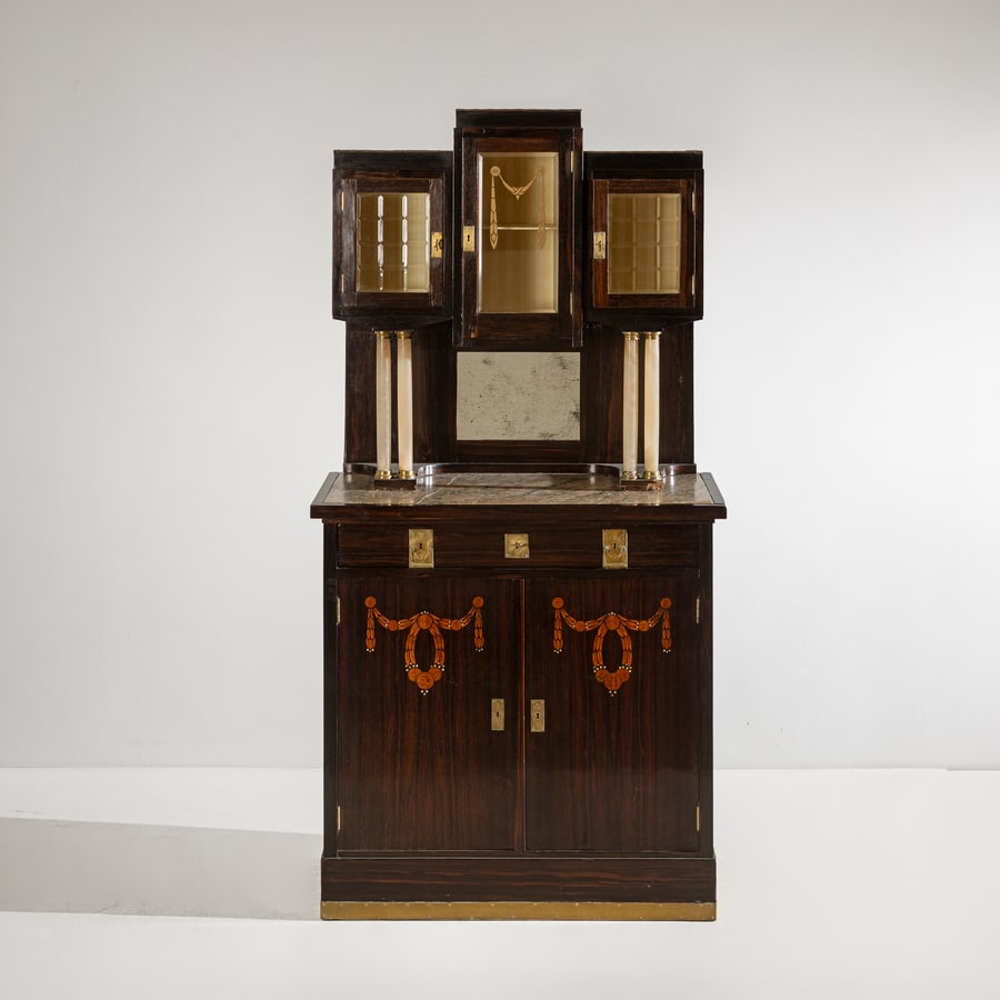 ALFREDO MELANI (ATTRIB. A): Mobile contenitore. Legno esotico, intarsi in legni di pregio, ottone, marmo, vetro molato e decorato, alabastro. Italia, anni '20. cm 191x98x51,5 A CABINET ATTRIBUTED TO A. MELANI Per modelli simili