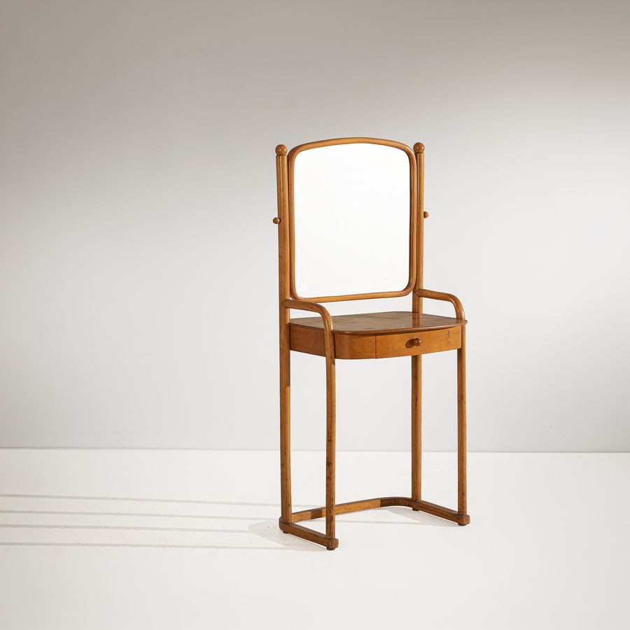 JOSEF HOFFMANN: Toelette mod. 1134. Legno tornito, cristallo specchiato. Produzione Jacob & Josef Kohn anni '20. cm 137,5x65x46 A VANITY BY J. HOFMAN Jacob & Josef Kohn, der catalog von 1916, Munich, 1980, p. 106,