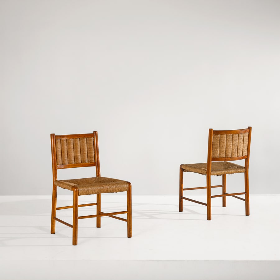 EMANUELE RAMBALDI: Coppia di poltroncine. Legno di faggio tinto, paglia di fiume intrecciata. Produzione Chiappe anni '50. cm 80x50x46 TWO ARMCHAIRS BY E. RAMBALDI Domus n.65, maggio 1933, p. 232 Buone condizioni