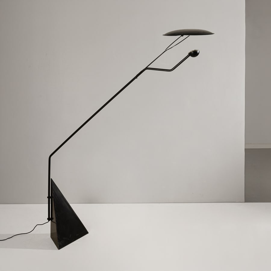 CLAUDIO SALOCCHI: Prototipo della lampada da terra mod. Riflessione. Metallo verniciato, tubolare metallico verniciato. Produzione Skipper, fine anni '70. cm 222x61x180 A FLOOR LAMP BY C. SALOCCHI Buone condizioni gene