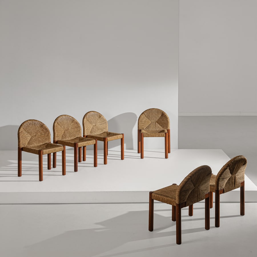 JONATHAN DE PAS, DONATO D'URBINO, PAOLO LOMAZZI: Sei sedie mod. Ciambotto. Legno tornito, paglia di fiume intrecciata. Produzione Pozzi anni '70. cm 78x56x48 ca EIGHT CHAIRS BY J. DE PAS, D. D'URBINO, P. LOMAZZI Buone condizioni generali. Piccole ri
