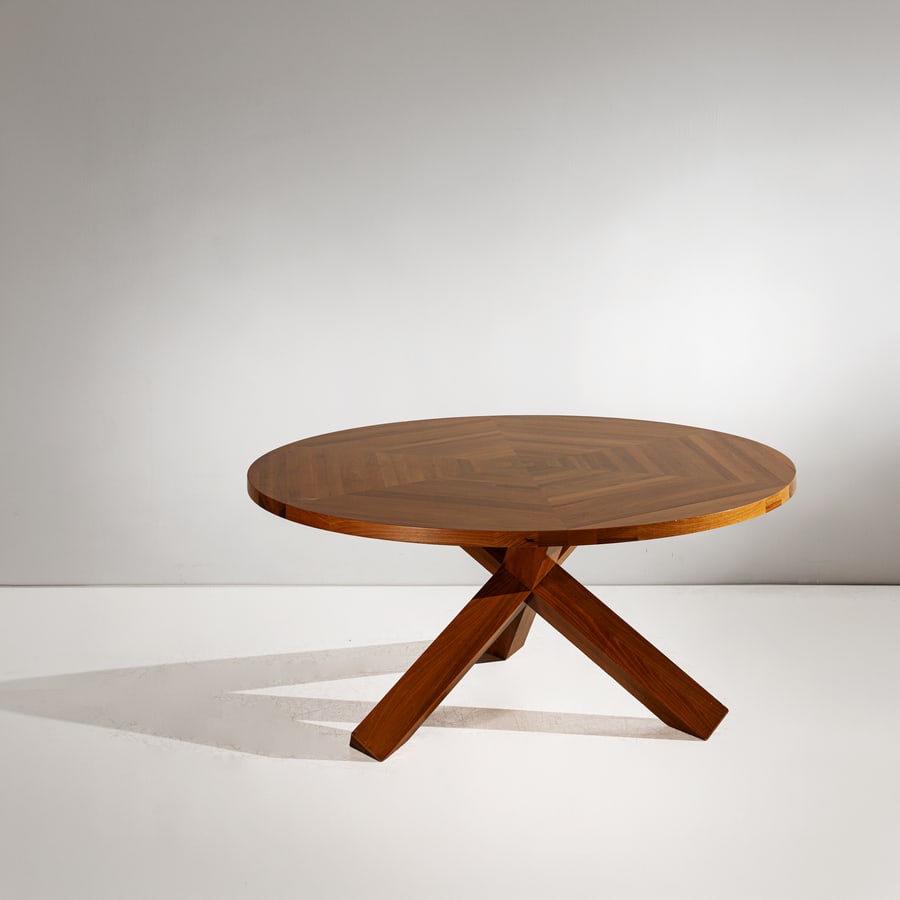 MARIO BELLINI: Tavolo mod. La Rotonda. Legno di noce Canaletto. Produzione Cassina 1976 ca. cm 75x165x165 A TABLE BY M. BELLINI Giuliana Gramigna, Repertorio del design italiano per l'arredamento domestico, 1950-200