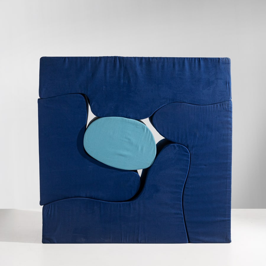 SEBASTIAN MATTA: Divano componibile mod. Malitte. Poliuretano espanso, tessuto elasticizzato. Produzione Gavina, 1966 ca. cm 63x160x160 A SETTEE BY S. MATTA Domus n. 463, Giugno 1968, pp. 92, 93; V. Vercelloni , L'avv