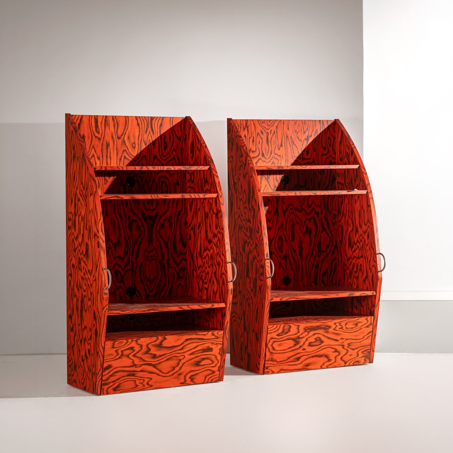 ETTORE SOTTSASS: Due étagère per Casa C. Laminato serigrafato, metallo. Esecuzione Cassina, fine anni '80. cm 181x94x65 A PAIR OF ?TAG?RES BY ETTORE SOTTSASS, A PRIVATE COMMISSION, LATE 1980S. Condizioni